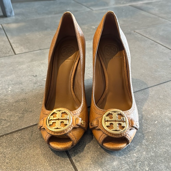 Tory Burch wedge heels, open peep toe. Emblem in great condition. - Picture 1 of 8